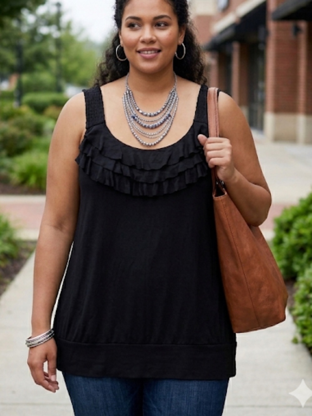 Beautiful soft comfy Lane Bryant Black Sleeveless ruffled top
Ladies SZ (14-16)